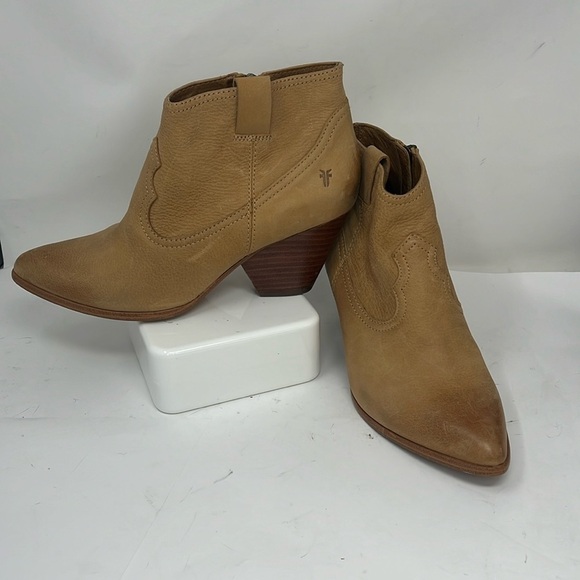 Frye Sz 8 Amado Wedge Zip Bootie Antiqued Tan Leather - Picture 2 of 12